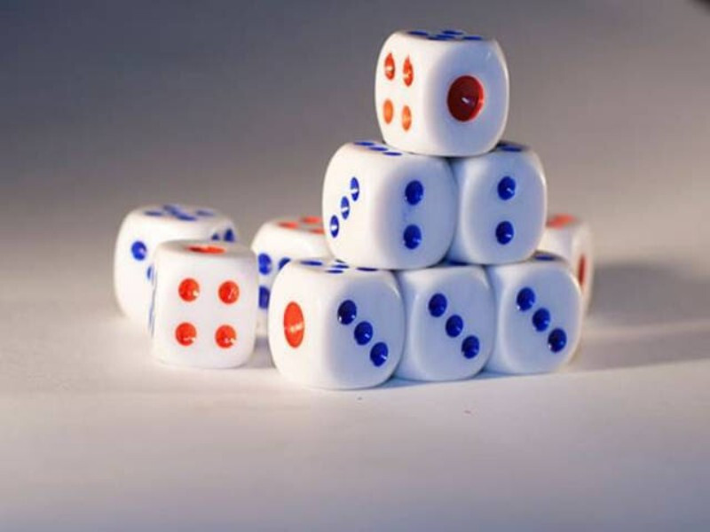 Cách nghe hột Tài Xỉu - Mẹo hay học hỏi từ cao thủ Tài Xỉu 5 Từng viên xí ngầu thiết kế với 6 mặt đánh dấu 1 - 6 chấm tròn nhỏ